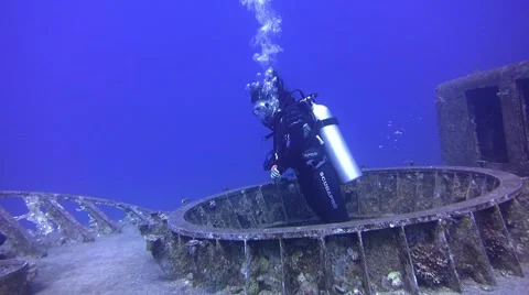 Scuba diver entering into shipwreck Stock Footage 63462721