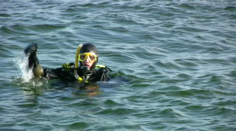 Scuba diver preparing a dive, diving, and surfacing Видео 273781