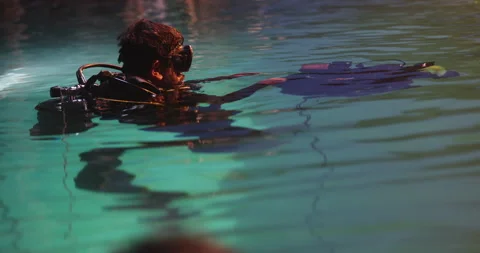 Scuba Diver in the Swimming pool Stock-Footage 320437375