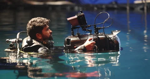 Scuba Diver with Underwater Camera Video stock 320452014