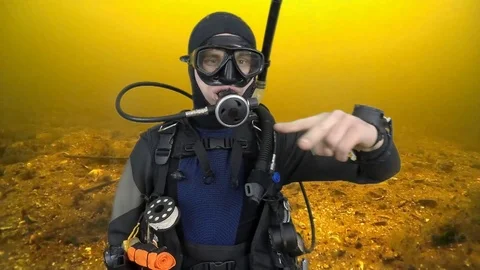 Scuba diving instructor shows signal – swimming Stock Footage 123382431