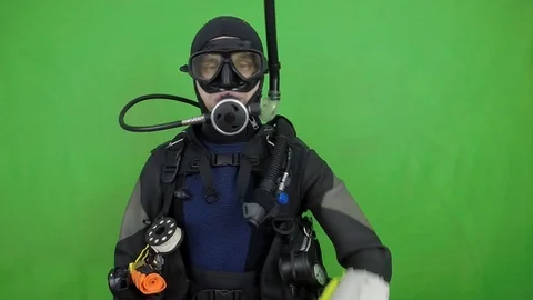 Scuba diving instructor shows signal – YOU Vidéo 125578236