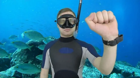 Scuba diving instructor shows signal –last 50 bar Stock Footage 127996269