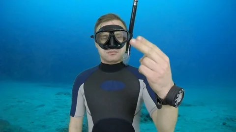 Scuba diving instructor shows signasl-Dizziness Stock Footage 126601992