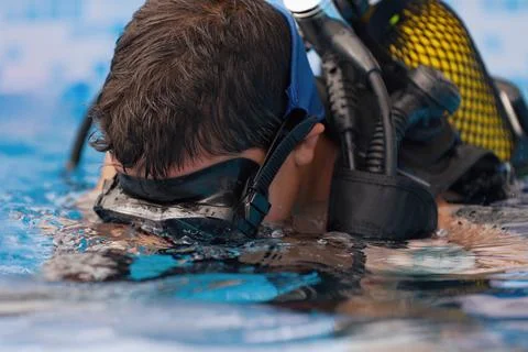 Scuba diving lesson with children trainee Foto stock