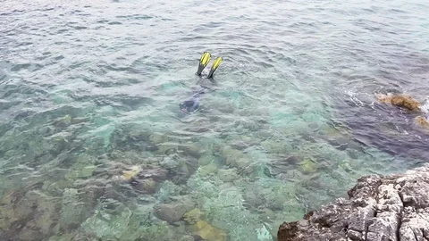 Scuba diving in winter Stock-Footage 86465280