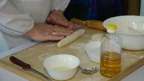Sculpt of dumplings at home 動画素材 99491221