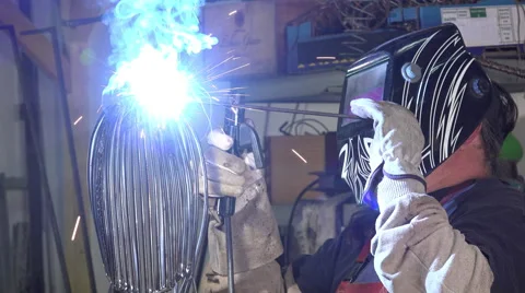 A sculptor arc working on his statue Video stock 53749164