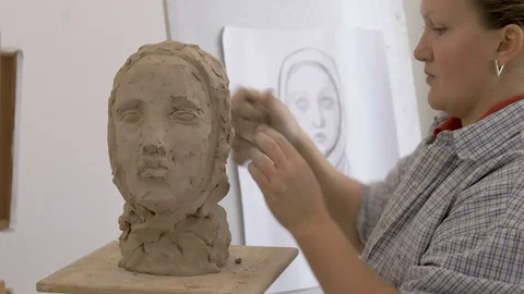 A sculptor creates a sculpture. Stock Footage 83132257