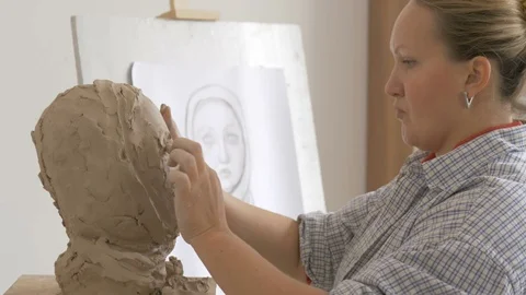 A sculptor creates a sculpture. Stock Footage 83133484