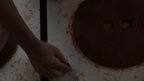 The sculptor Видео 104970226