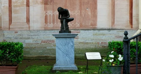 Sculpture "A boy pulling out a splinter", Museum - reserve Pavlovsk, Russia Stock Footage 88691940