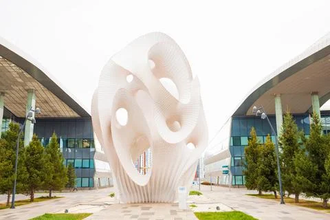 Sculpture construction Minima Maxima, front view. Street installation Stock-Fotos