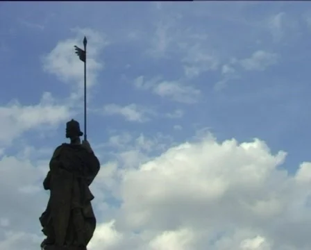 Sculpture with flowing clouds 스톡 동영상 327413