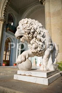 Sculpture of lion Stock Photos
