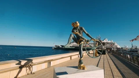 Sculpture At The Pier. Vídeos de archivo 112753635