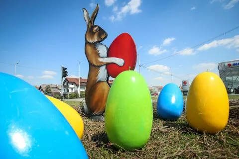 Sculpture of a rabbit holding an Easter egg Stock Photos