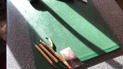 Sculpture tools on green background Stock-Footage 112519579