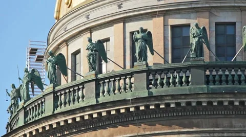 Sculptures on the upper balcony Vídeo Stock 8830228