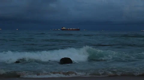 The sea and breaking waves Stock Footage 31481491