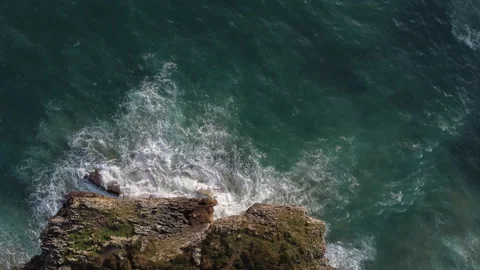 Sea and the cliffs Vídeo Stock 151485146