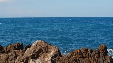 The sea and rocks Stockbeeldmateriaal 97845489