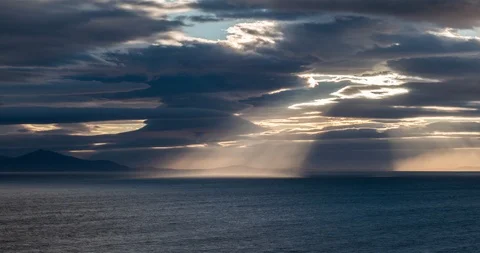 Sea and sunrays Video stock 88070311