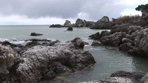 Sea that bathes the cliffs Stock Footage 75994395