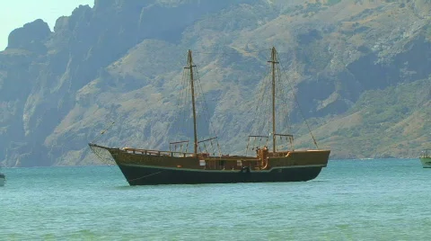Sea bay with ship Stockbeeldmateriaal 574307