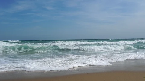 The sea calms down after a storm, but the waves flood the beach Video stock 124782839