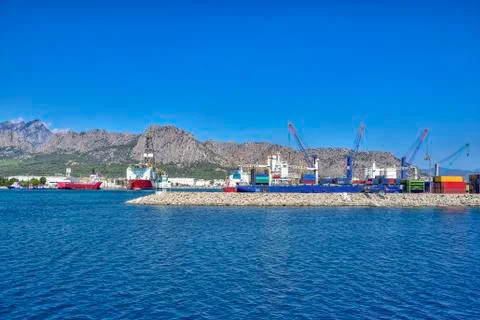 Sea cargo port for loading container ships, on the Mediterranean coast Foto stock