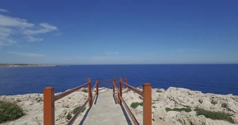 Sea cliff stairs Stockbeeldmateriaal 62441571