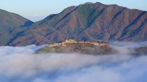 Sea of Clouds over Takeda Castle Ruins Video stock 332000795