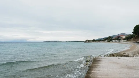 Sea coastal waves rolling on empty sandy beach Stock-Footage 117582760