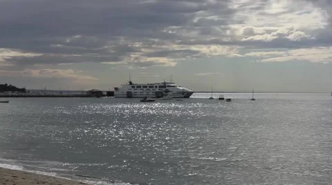 Sea ferry docking Stockbeeldmateriaal 40079420