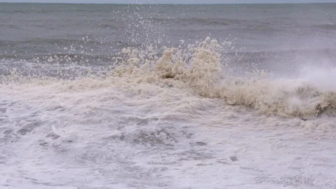 Sea foam on huge waves Video stock 95964357