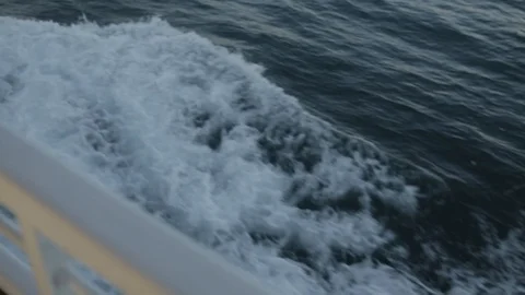 Sea foam from the ship Stockbeeldmateriaal 110814552