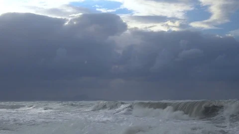 Sea with high waves and clouds Stock-Footage 100516672