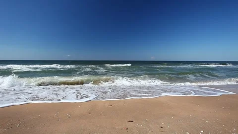 Sea or ocean, surf on a sandy beach with seashells. 스톡 동영상 137627031