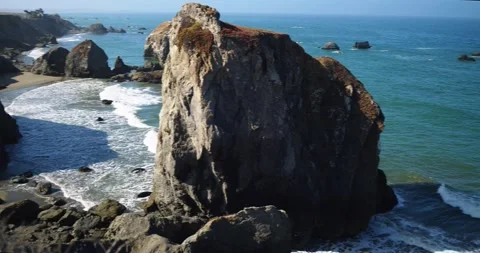 Sea Stack Along Oregon Coast With Waves Crashing Panning Shot 動画素材 159248715