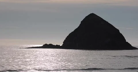 Sea stacks in the ocean during a sunset on the Oregon coast 스톡 동영상 251501117