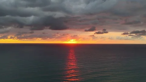 Sea sunset with dramatic cloud formations and golden light reflection 動画素材 337140613