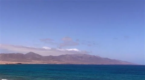 Sea surf on the rocks in the area  Punta Pesebre  on Fuerteventura 库存影片 54241372