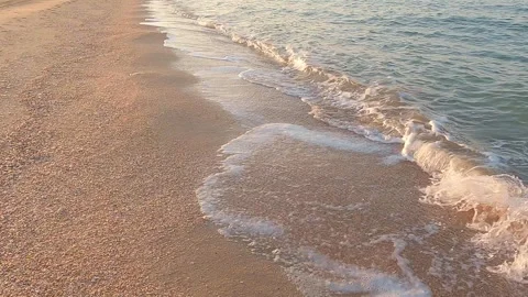 Sea surf with white foam on shell beach, slow motion Stock-Footage 242357080