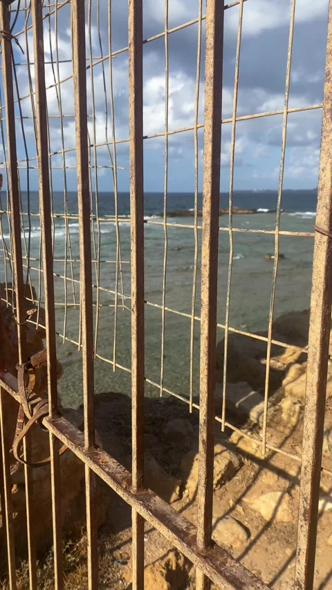 The sea through the grid. Vertical video Stock-Footage 286737639