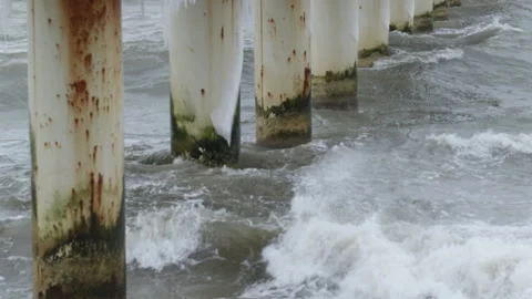 The sea under the bridge Video stock 87214113