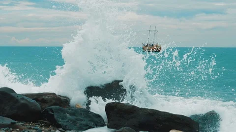 Sea view with raging waves Stock-Footage 111244917