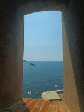 Sea View Through Stone Window in Villefranche sur Mer Stockfoto's