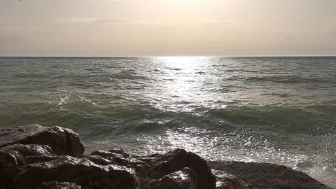 Sea wave breaks on the rocks 4K Vídeos de archivo 126935628
