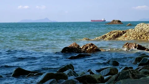 The sea wave: Stockbeeldmateriaal 80566947